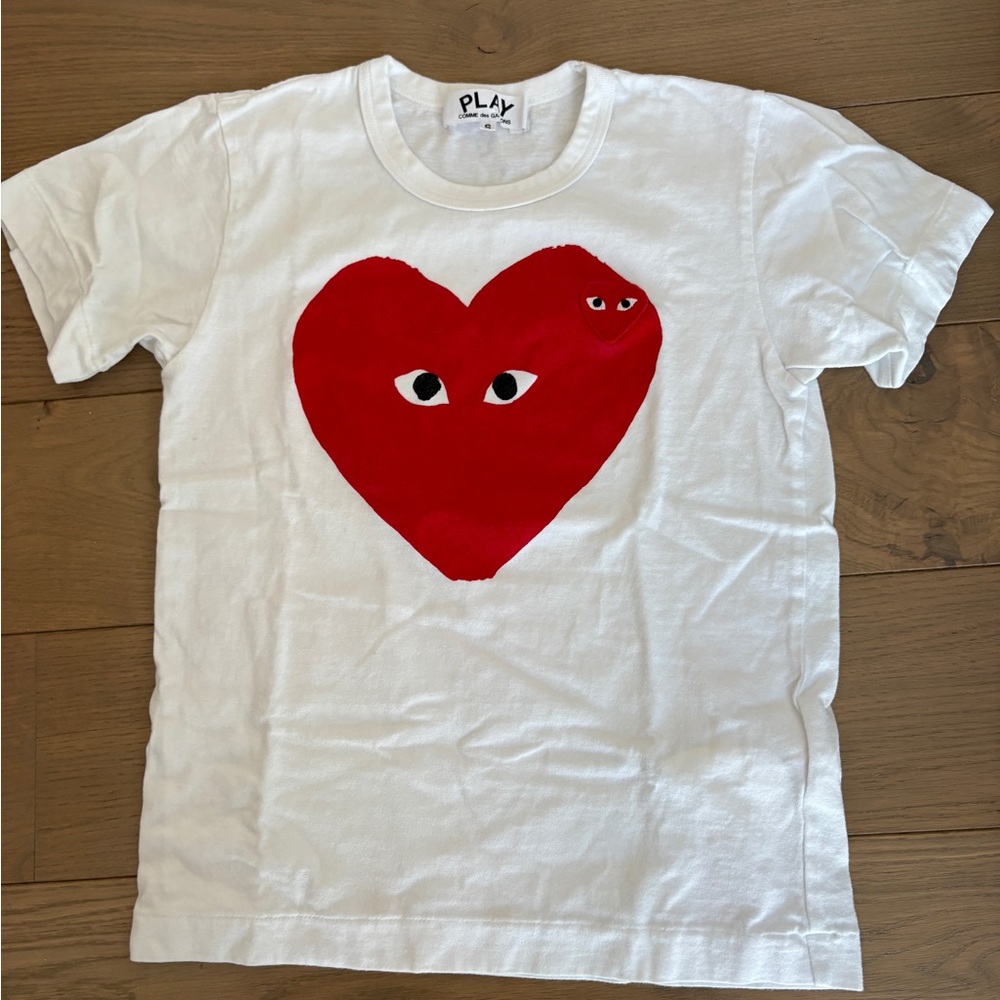 Comme des Garcon PLAY White T-Shirt with 2 Red Hearts Like New